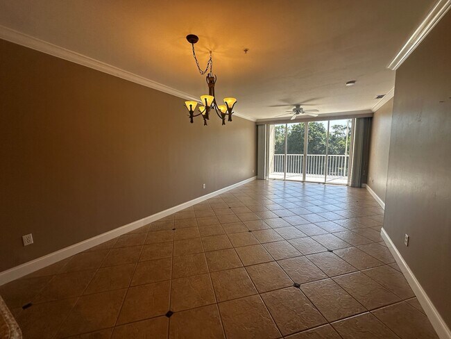 Building Photo - 14831 Park Lake Dr