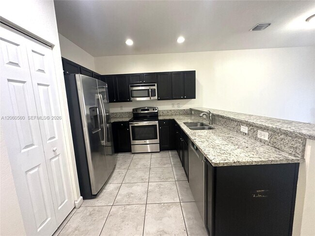 Building Photo - 11544 SW 151 Ave