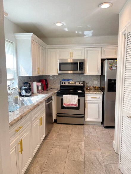 Building Photo - 6843 NW 29th Ave