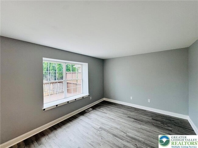 Building Photo - 2274 Briarwood Dr