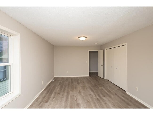 Building Photo - 2331 N Sheridan Ave