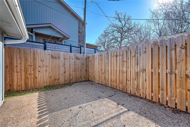 Building Photo - 14793 Dutchmans Dr