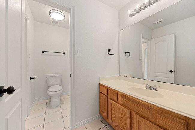 Building Photo - 910 Box Elder Dr