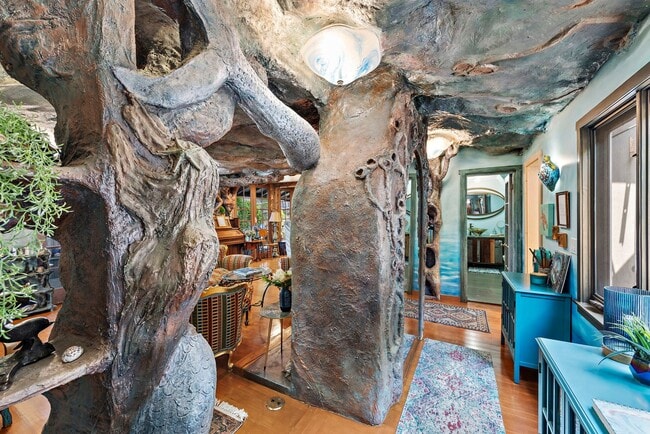 Building Photo - Ever dreamed of living under the sea?!