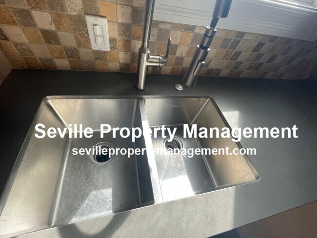 Building Photo - MOVE-IN READY 2+BR House in Prime NOBE neighborhood