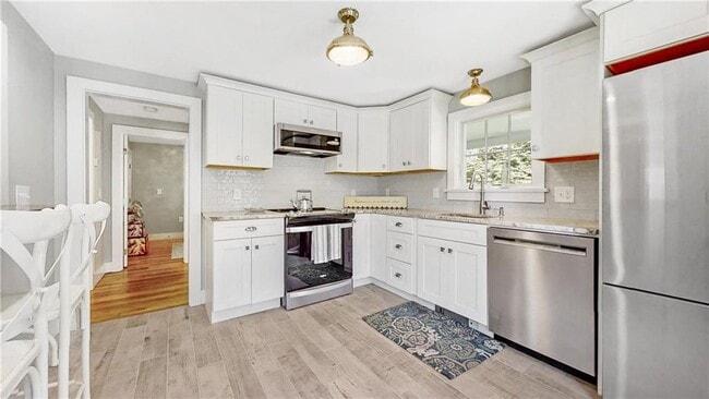 Building Photo - 10 Rear Robinson St