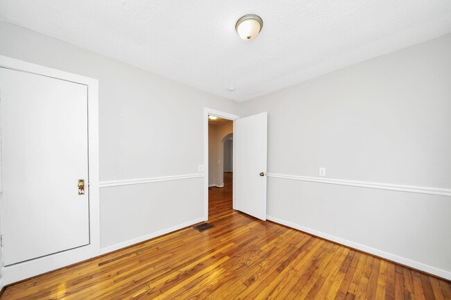 Building Photo - Charming 3-Bedroom Home in a Quiet, Convenient Neighborhood!