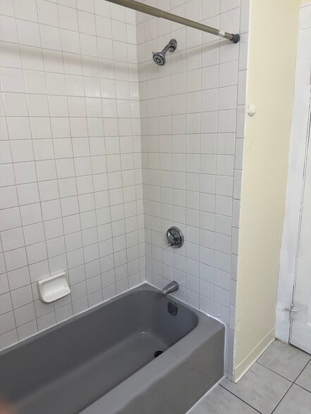 Building Photo - 7 Gardners Ln