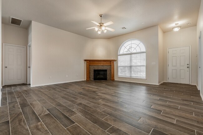 Building Photo - 15937 Katie Ridge Dr