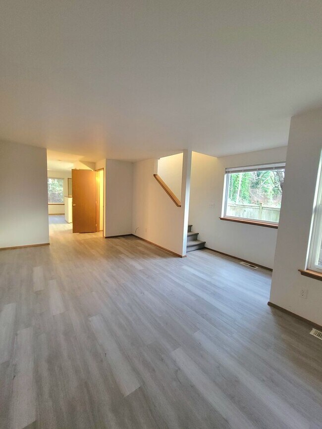 Building Photo - 2804 Pine Rd NE