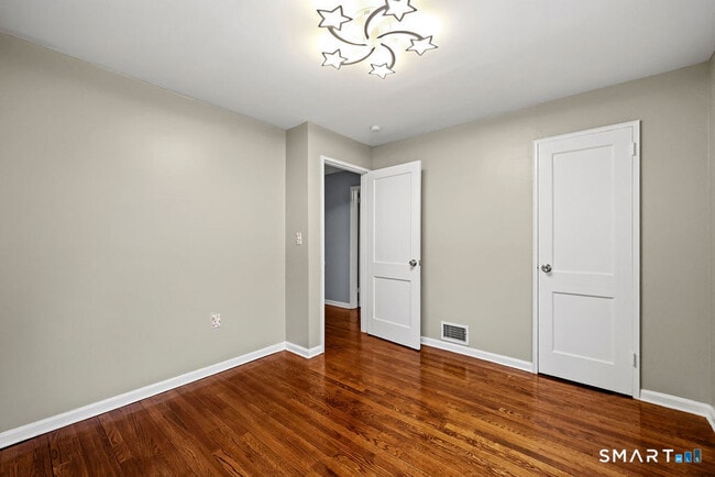 Building Photo - 125 Twin Brook Rd