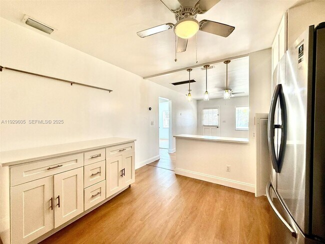 Building Photo - 2403 Scott St