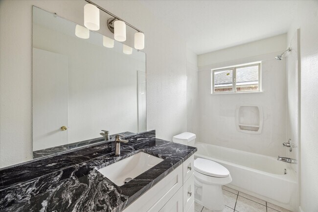 Building Photo - 5359 Little John Ln