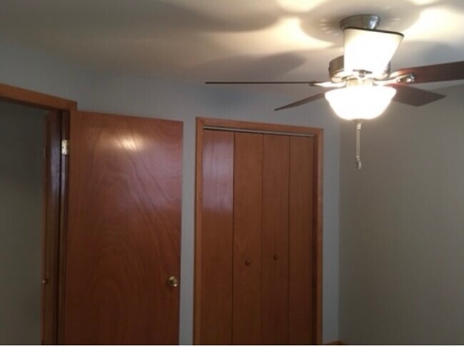 Spacious bedrooms - 8624 Fullerton Ave