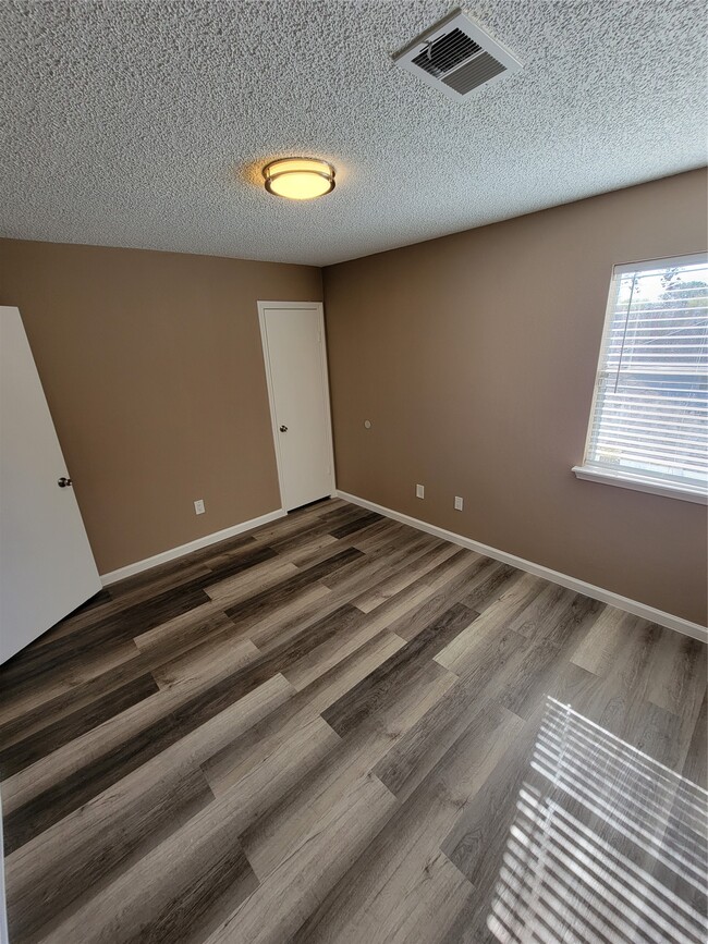 Building Photo - 5718 Fargo Dr