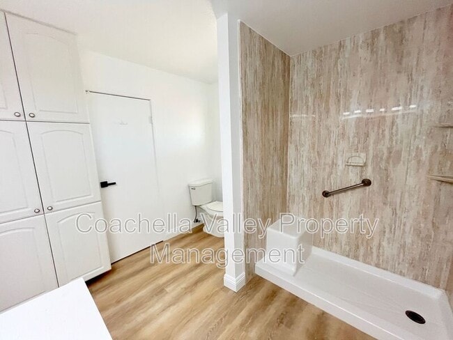 Building Photo - 1900 S Palm Canyon Dr