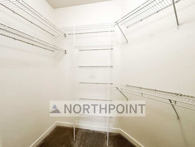 Building Photo - Summerlane Townhome - 2 Bed 1 Bath - HOA P...
