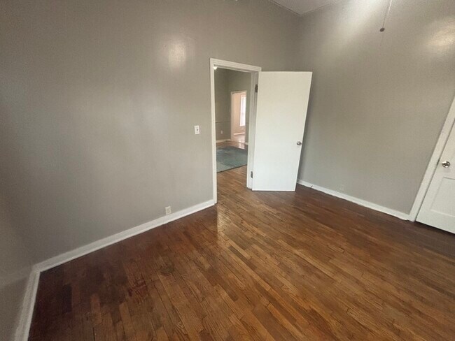 Building Photo - 1115 N Carlos Ave