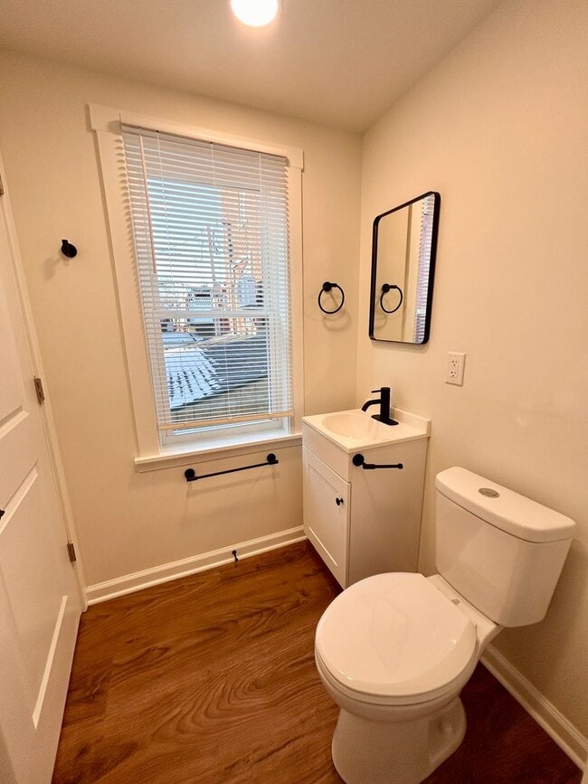 Building Photo - 5 Locust St