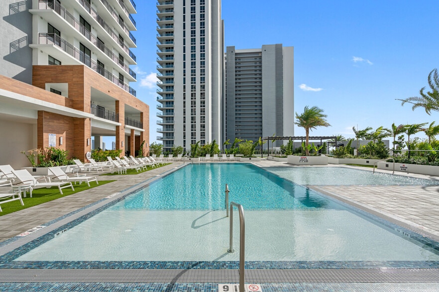 Building Photo - Soleste NoMi Beach
