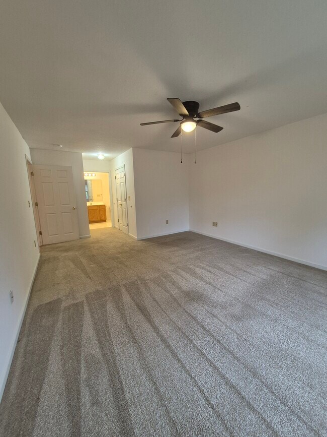 Building Photo - 105 Olde Covington Way