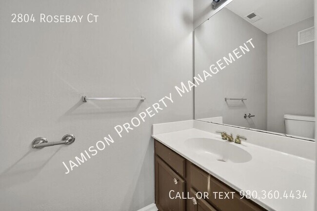 Building Photo - 2804 Rosebay Ct