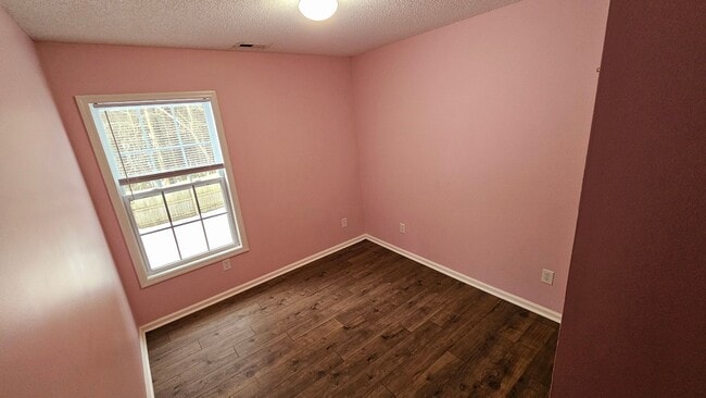 Building Photo - 4 BR 2 BA Southwest