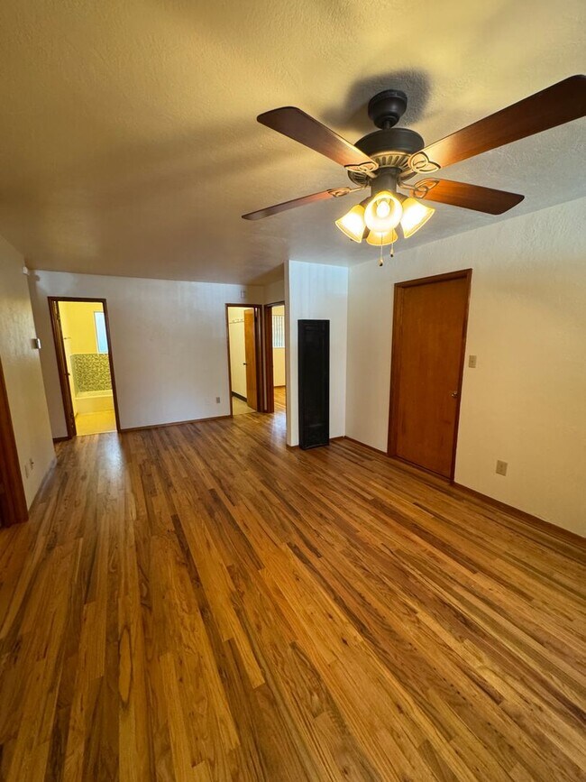 Building Photo - Tamarack 1100/1102