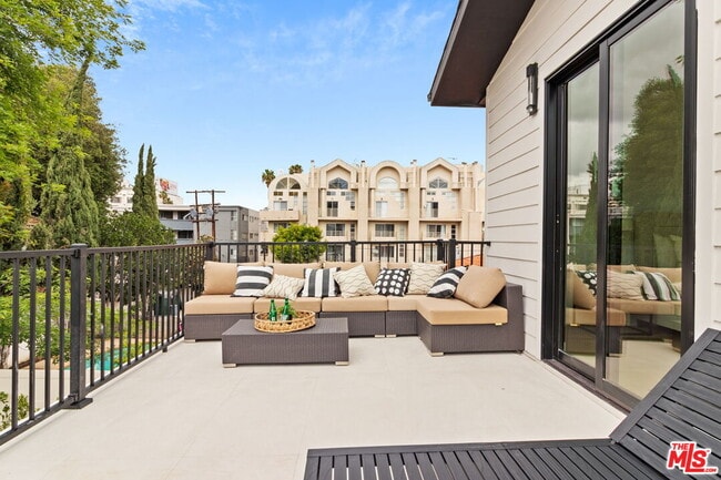 Building Photo - 4535 Haskell Ave