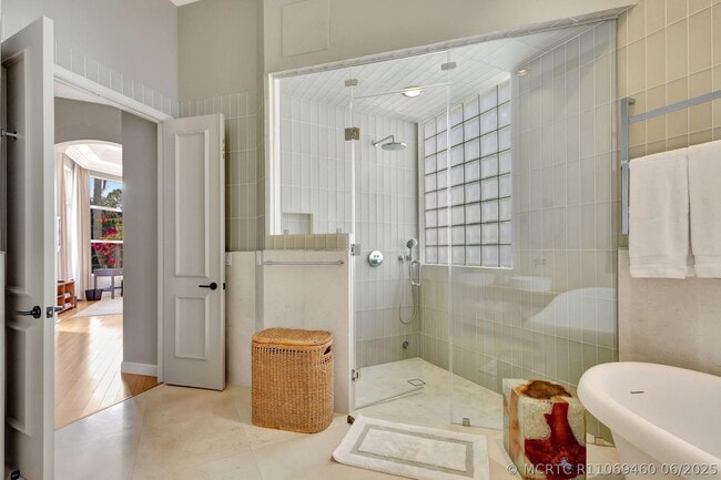 Building Photo - 162 Esperanza Way