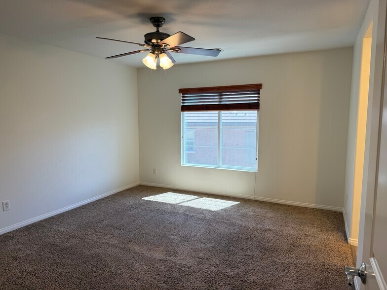 Master bedroom - 28377 Mirabelle Ln