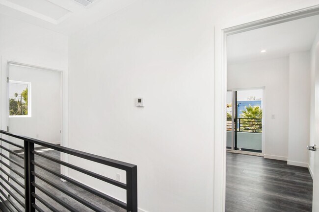 Building Photo - 10924 Hesby St