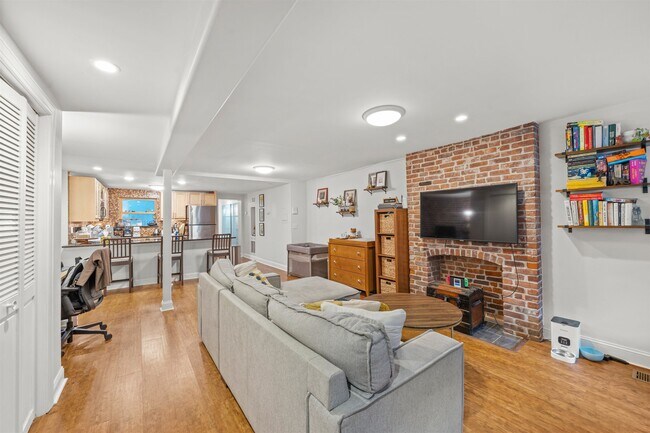 Building Photo - 194 Washington St