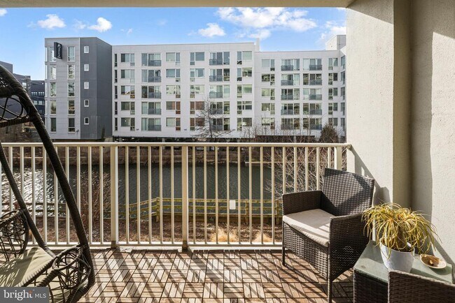 Building Photo - 2 Leverington Ave