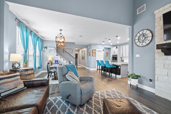 Building Photo - 525 Compania Cove