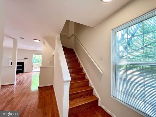 Building Photo - 5635 Gosling Dr