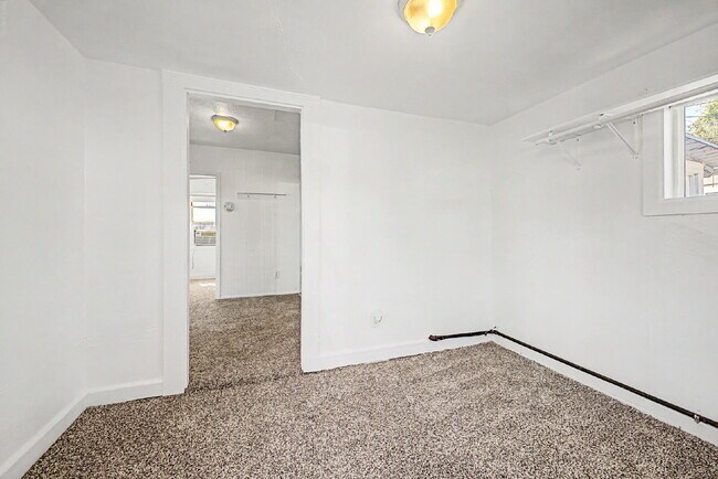 Building Photo - "Charming 1-Bed 1 bath in Englewood – Cozy 400 Sq Ft Living!"