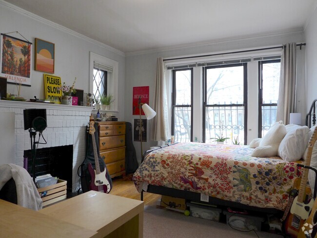 Building Photo - 14 Medfield St