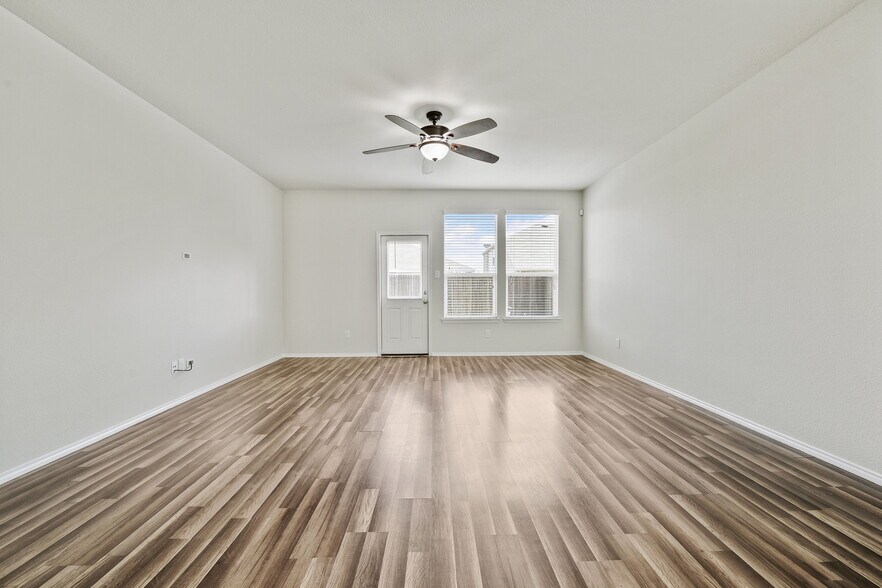 Building Photo - 3104 Montserrat Creek Dr