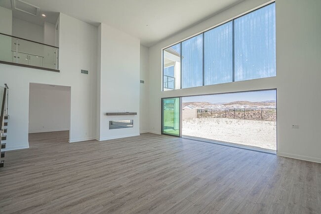 Building Photo - Spacious 5-Bedroom Home with Community Ame...