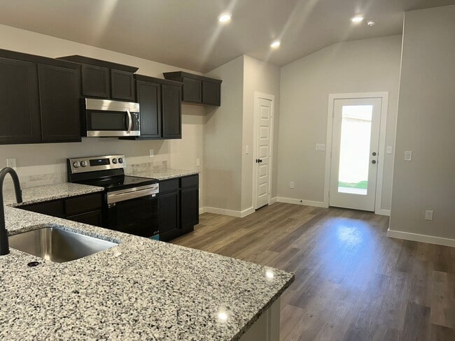 Building Photo - 3 bed 2 bath - Frenship ISD