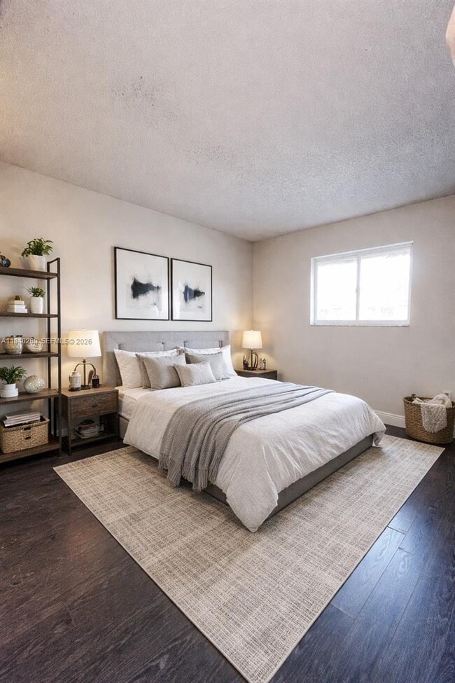 Building Photo - 560 NW 82nd Pl