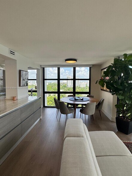 Building Photo - 1865 Brickell Ave