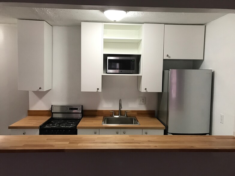 Building Photo - 2116 Kemper Ln