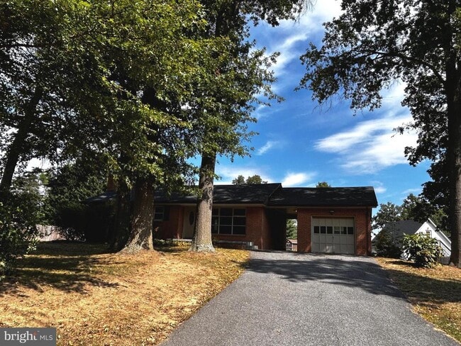 Building Photo - 985 Tasker Rd