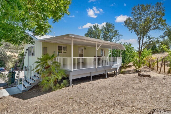 Building Photo - Updated 2 Bedroom Home on 20 Acres in Shin...