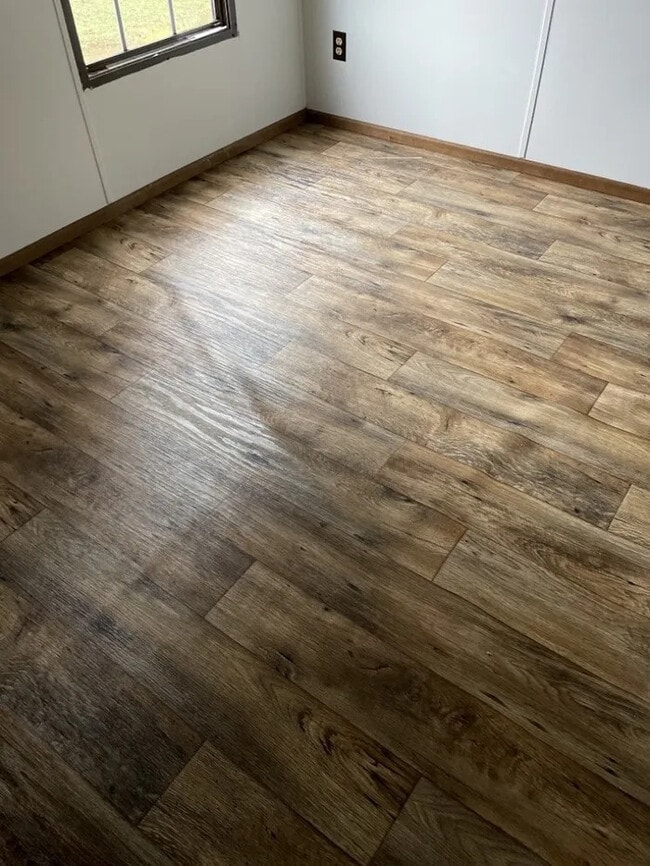 Building Photo - 2 Bedroom 1 Bathroom