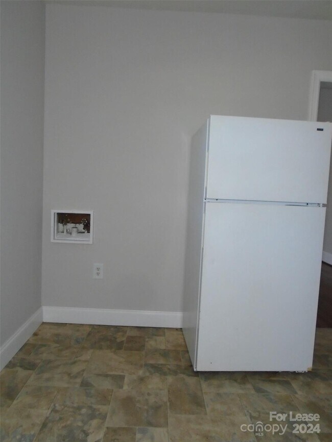 Building Photo - 3623 Eastway Dr