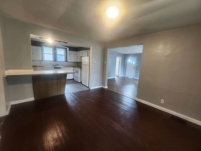Building Photo - 2 Bedroom 1 Bath on the Northside