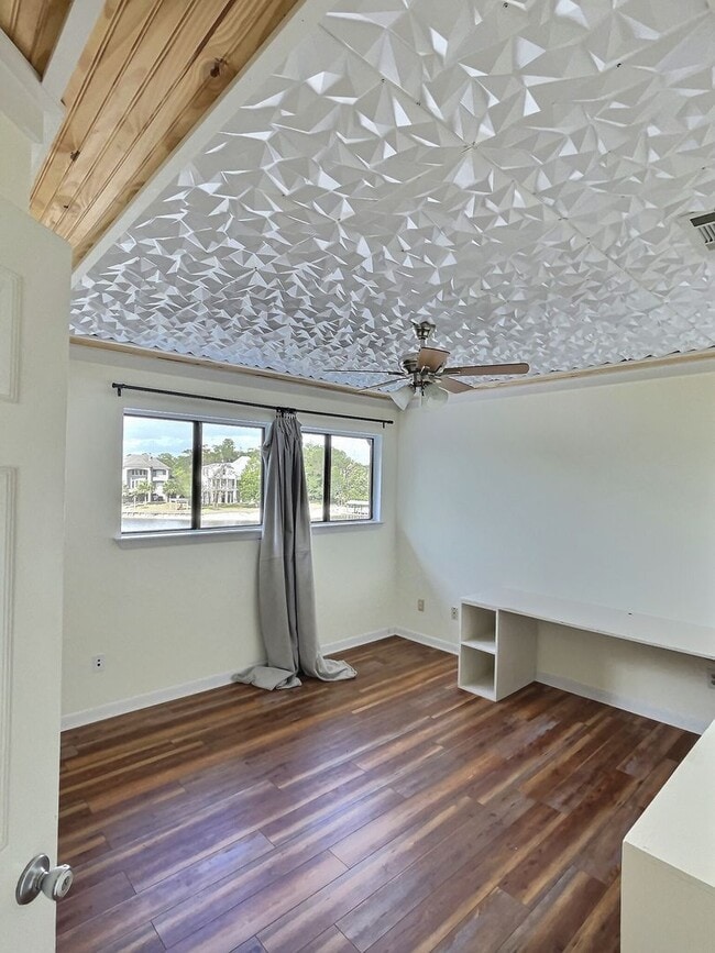 Building Photo - Riverfront Living with Private Boat Launch